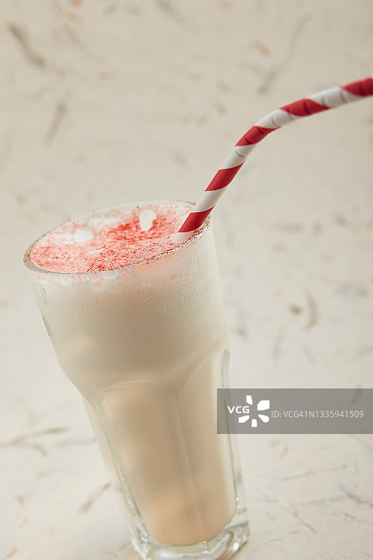 泡沫草莓奶昔图片素材