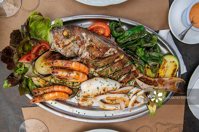 鲜虾鱿鱼蔬菜炸鱼图片素材