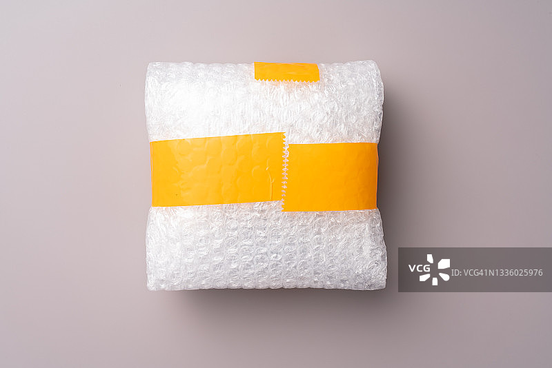 白色气泡膜包裹的包裹图片素材