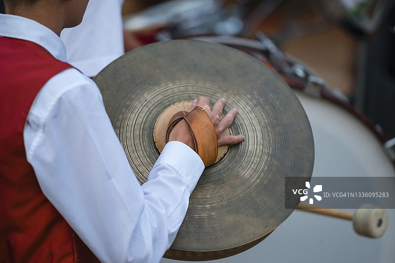 鼓和铙钹演奏图片素材