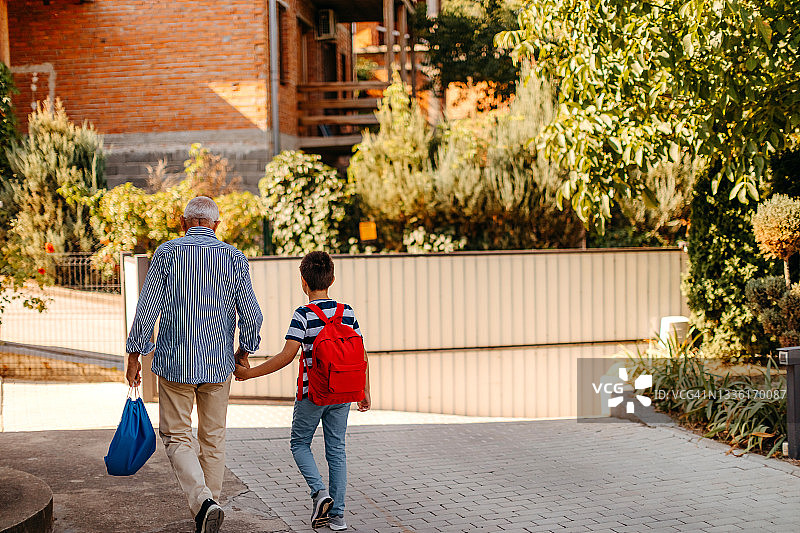 回到学校图片素材