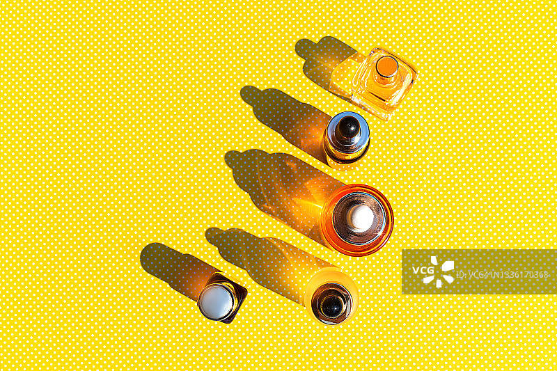 面部精华液、精油和香水美容概念图片素材