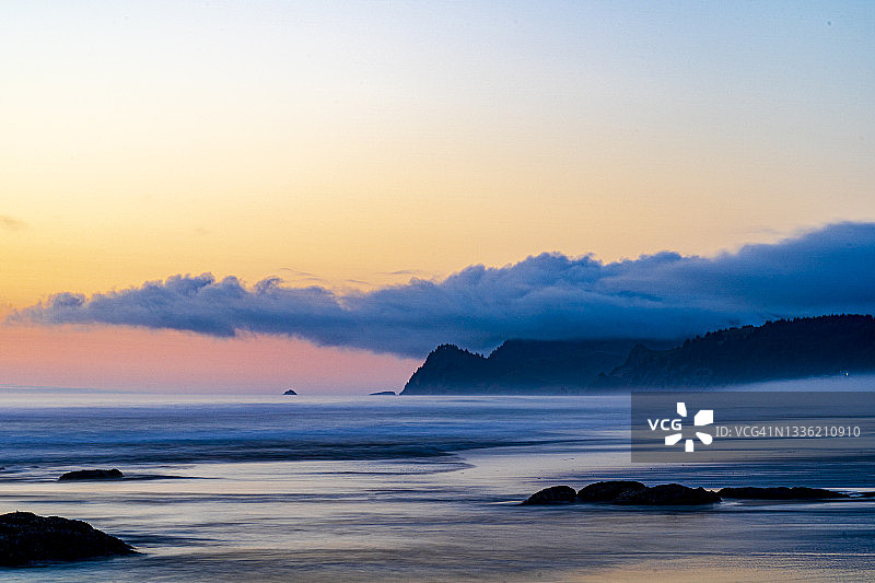 俄勒冈州林肯市海岸日落图片素材