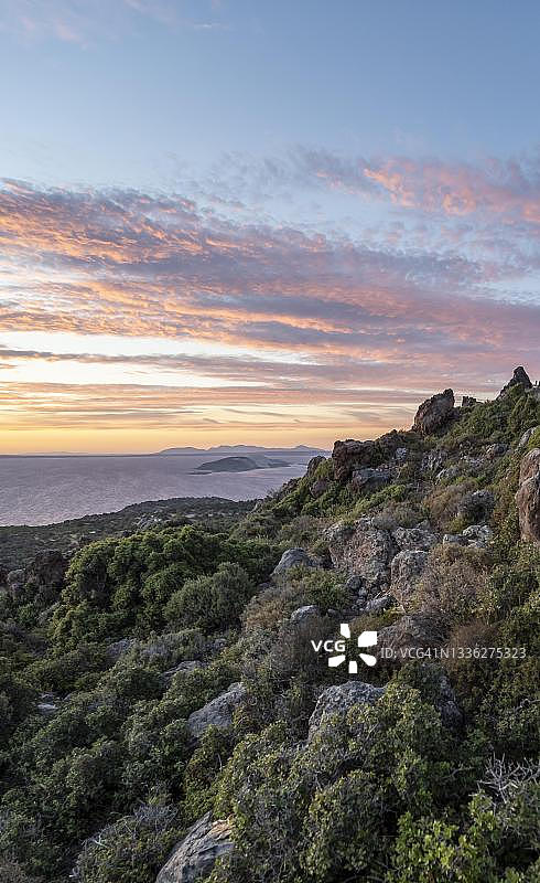 希腊多德卡尼斯群岛尼西罗斯岛海岛日落景观图片素材