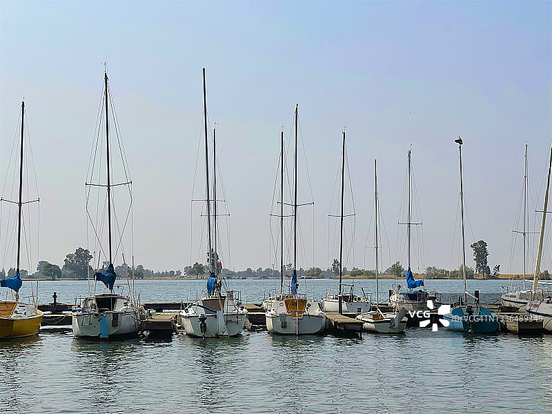 约塞米蒂湖的游船，默塞德图片素材