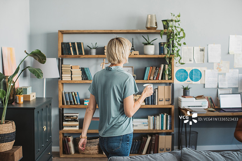 青年图书作家图片素材