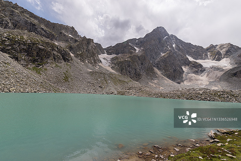 钱巴尔加希湖泊图片素材