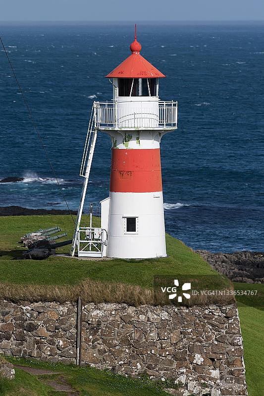 托尔斯港斯克辛灯塔，历史悠久的防御工事，斯特莱默岛，法罗群岛，丹麦图片素材