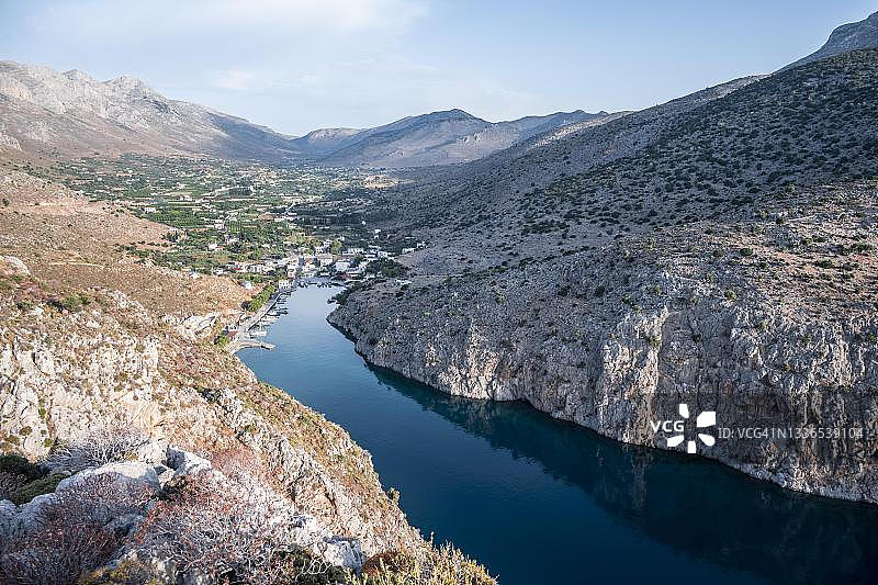 瓦蒂峡海峡，瓦蒂峡湾，卡利姆诺斯，多德卡尼斯群岛，希腊图片素材
