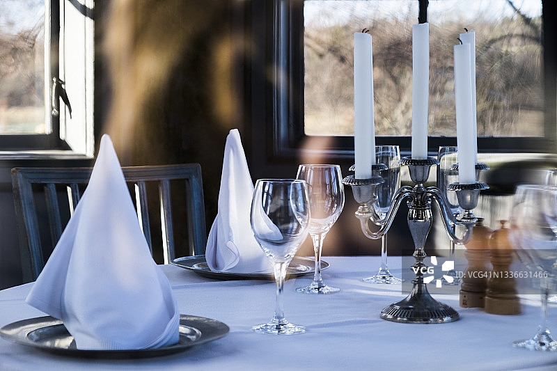 优雅餐桌布置图片素材