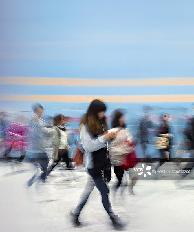 香港清晨繁忙的通勤景象图片素材