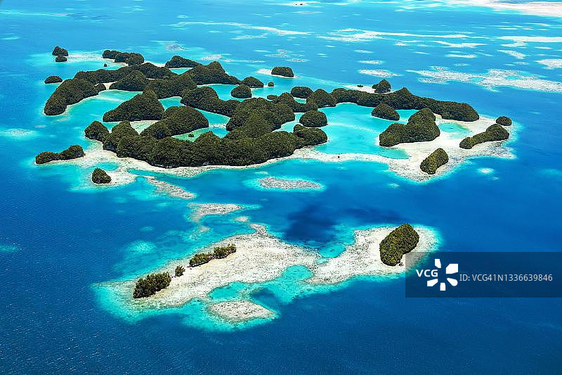 帕劳泻湖鸟瞰图，拥有1000个岛屿，位于太平洋，密克罗尼西亚图片素材