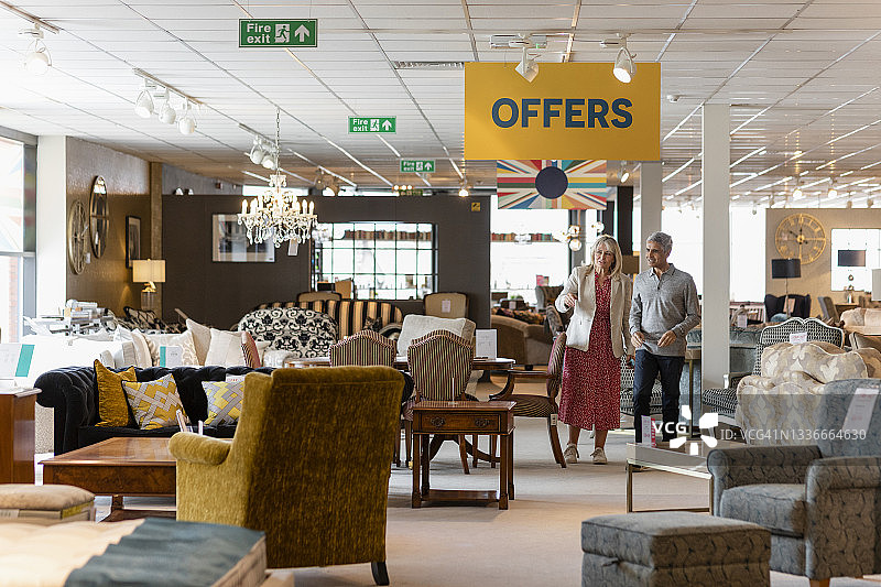 已婚夫妇的选择图片素材