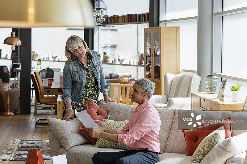 你觉得这个沙发怎么样？图片素材