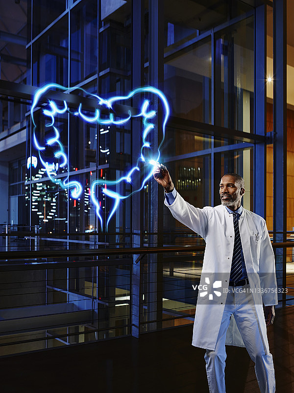 男肠胃科医生在医院用光导管检查大肠图片素材