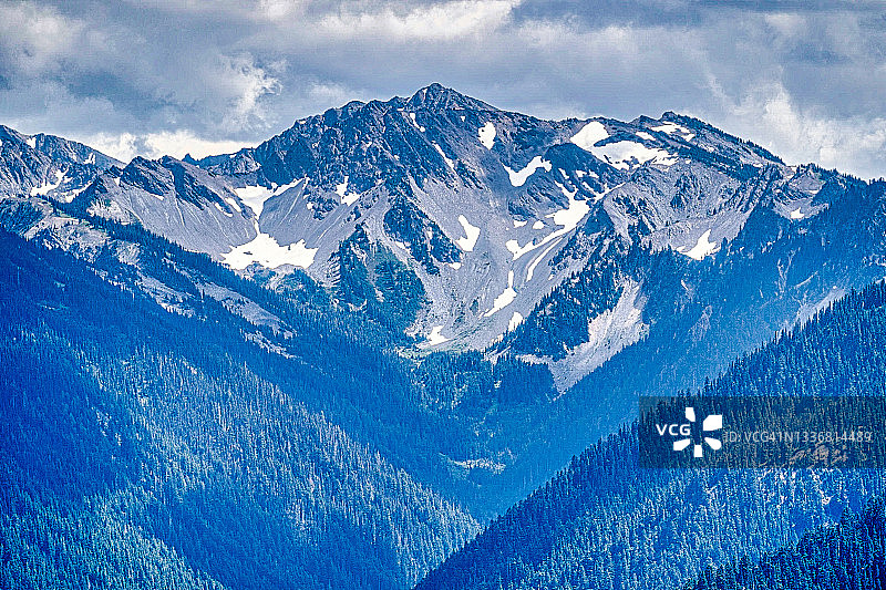 奥林匹克半岛上的雪山图片素材