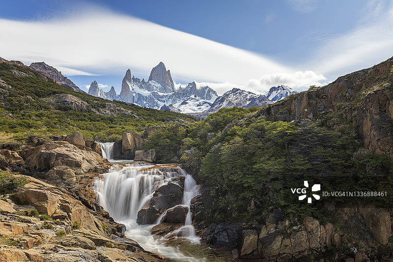 菲茨罗伊瀑布与菲茨罗伊峰图片素材
