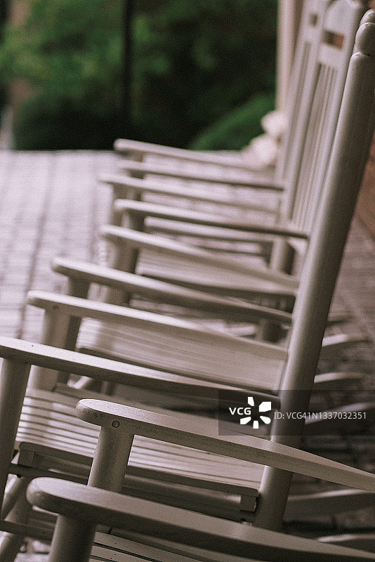 门廊上的摇椅图片素材