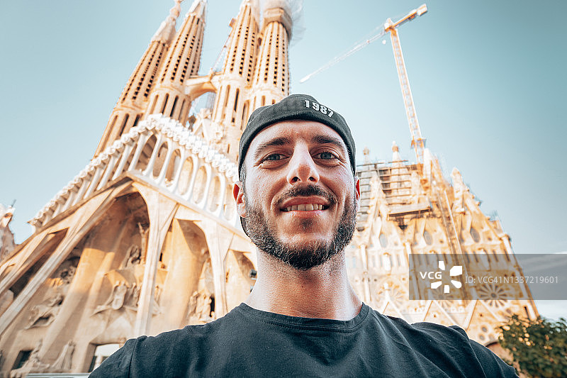 男子在巴塞罗那自拍图片素材