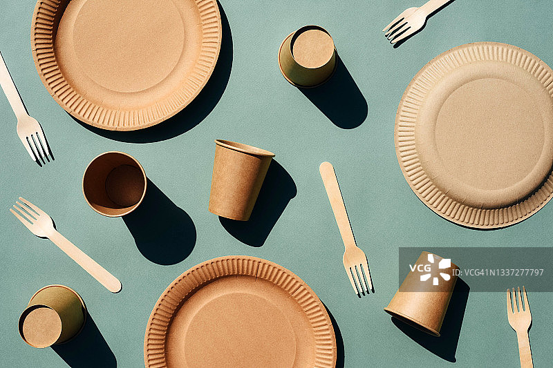 绿色背景上的工艺菜肴图片素材