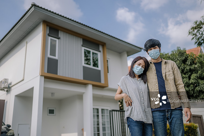 期待新房的夫妇图片素材