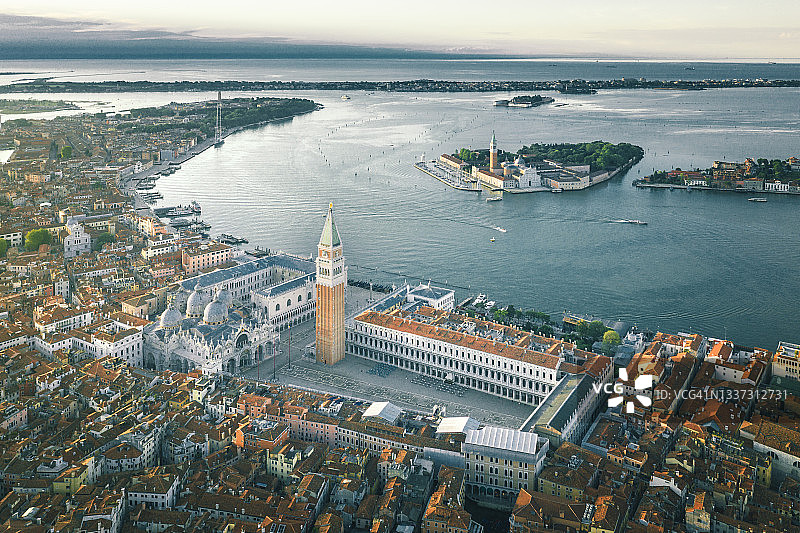 意大利威尼斯圣马可大教堂和广场图片素材
