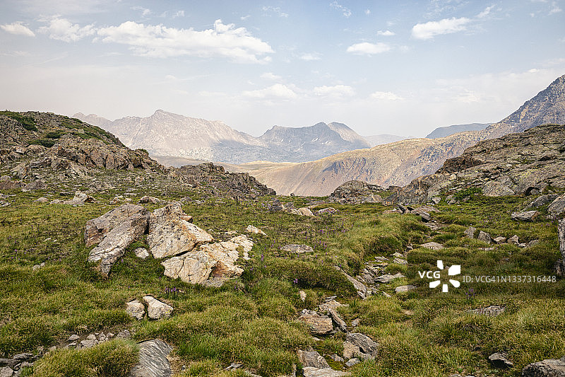 科罗拉多州圣十字荒原崎岖的高山风光图片素材