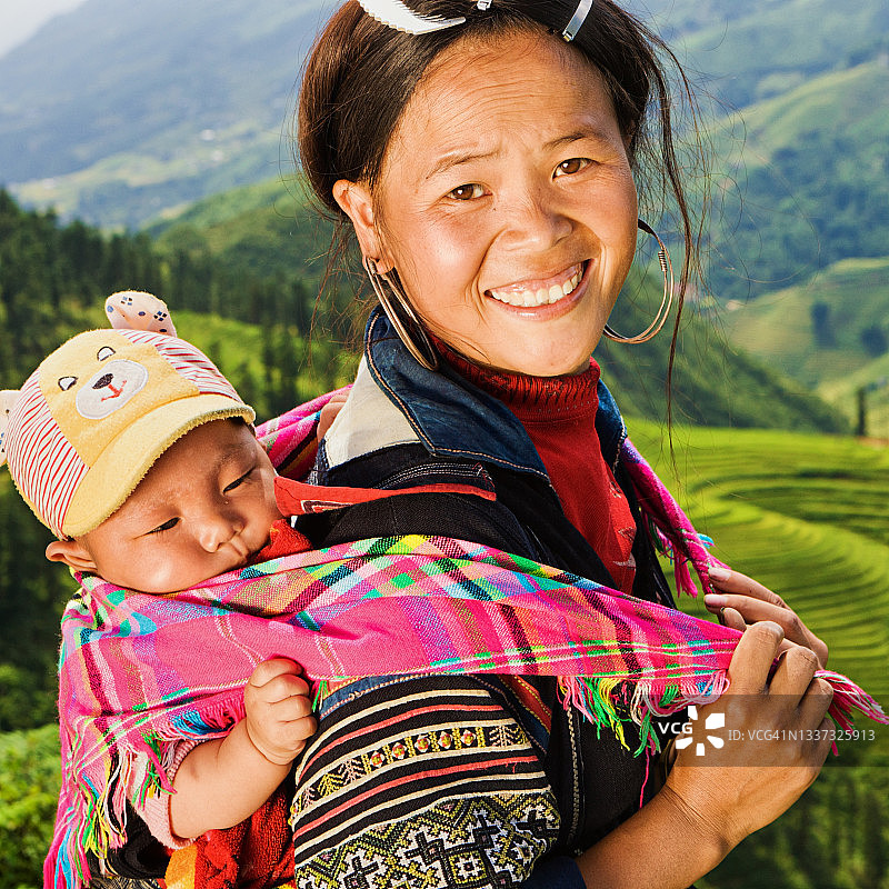 越南少数民族妇女——黑苗族图片素材