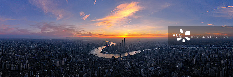 上海城市天际线黎明鸟瞰全景图片素材