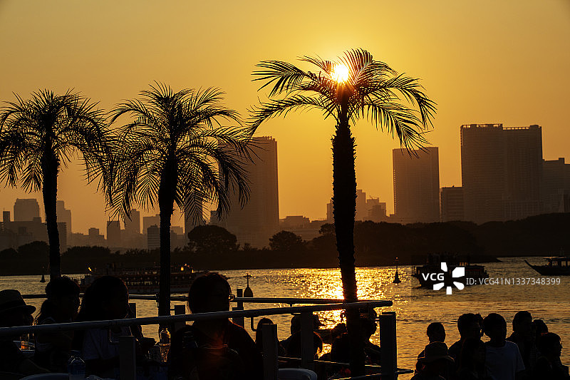 日落时分台场咖啡馆的景象图片素材