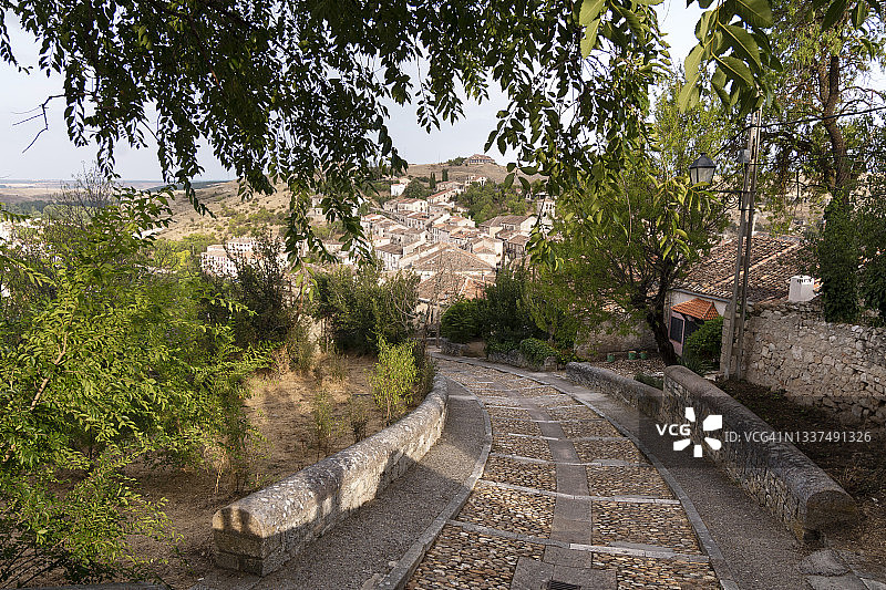 塞戈维亚塞普尔韦达村庄高角度景观，卡斯蒂利亚-莱昂，西班牙图片素材