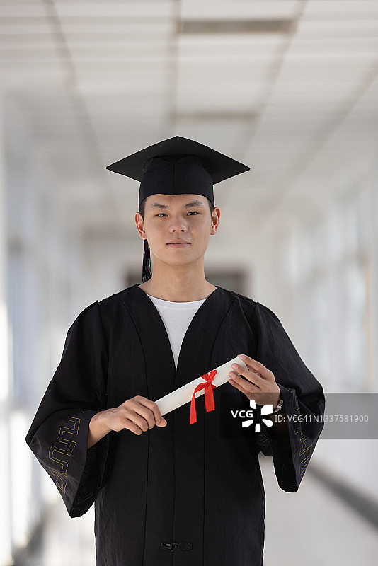 快乐的大学毕业生图片素材