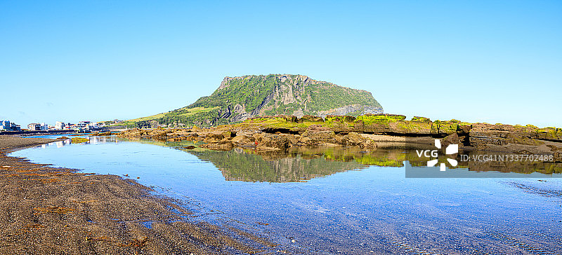 济州岛城山日出峰全景照片，中国韩国图片素材