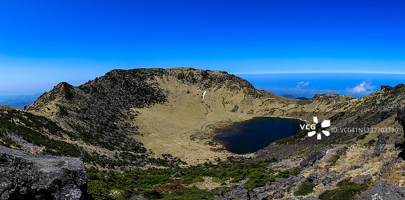 韩国济州岛汉拿山白鹿潭鸟瞰图图片素材