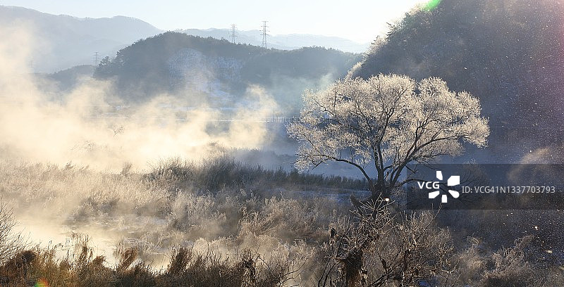 韩国昭阳湖周围的水雾图片素材