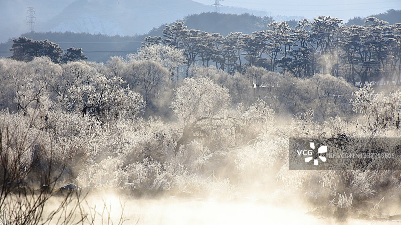 韩国昭阳湖周围的水雾图片素材