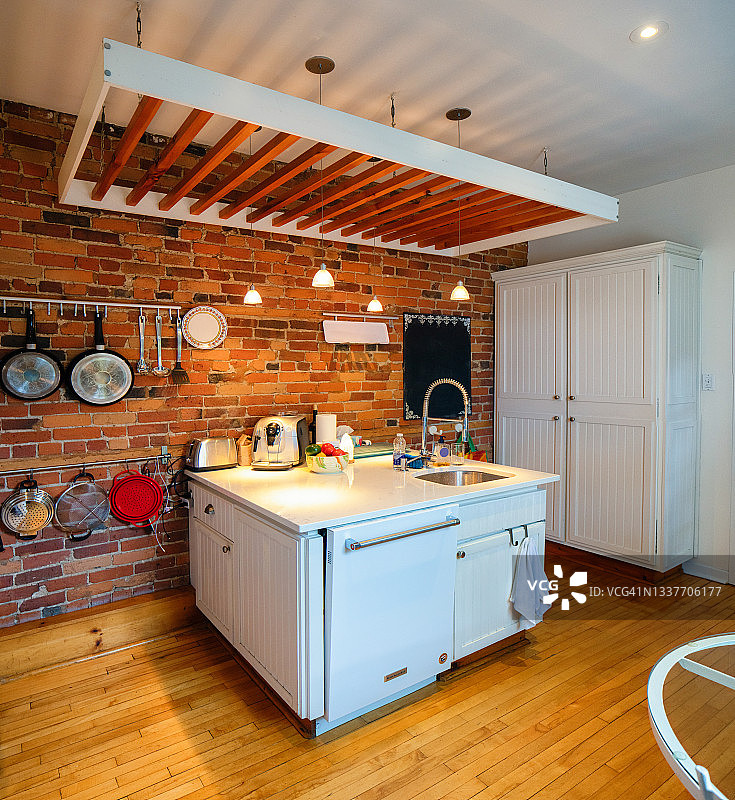 现代居住公寓 - 厨房岛台图片素材