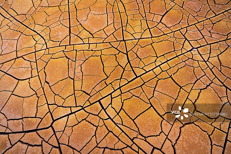 冰岛北部纳马夫贾尔的橙色泥裂图片素材