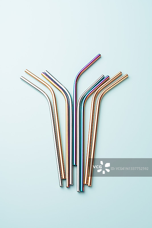 一束可重复使用的金属吸管图片素材