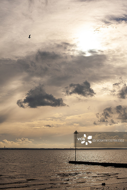 绍森德海上日落沙滩图片素材