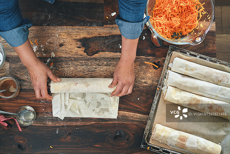 准备南瓜薄酥皮馅饼图片素材