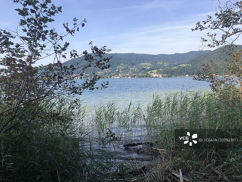 德国巴伐利亚罗塔赫-埃根的泰根湖图片素材