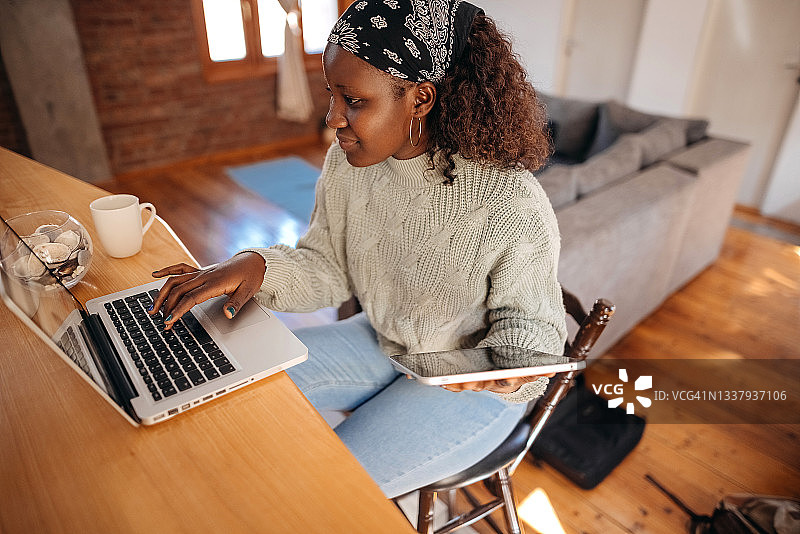 笔记本电脑通信图片素材