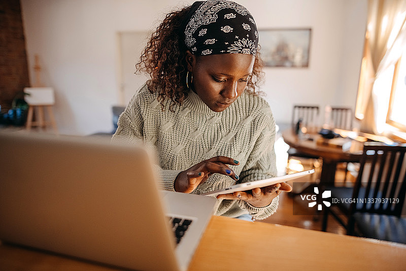 笔记本电脑通信图片素材