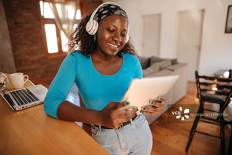 笔记本电脑通信图片素材