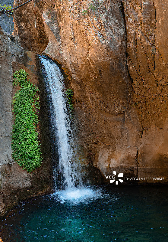阿拉尼亚土耳其萨帕代雷峡谷与瀑布自然风光旅游概念夏季晴天图片素材