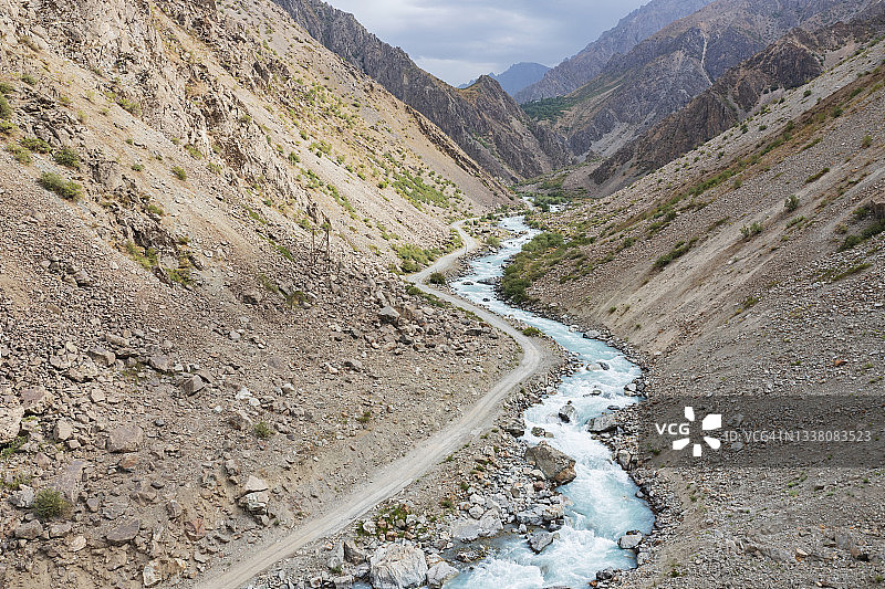 奇尔杜赫塔隆郊外的山路图片素材