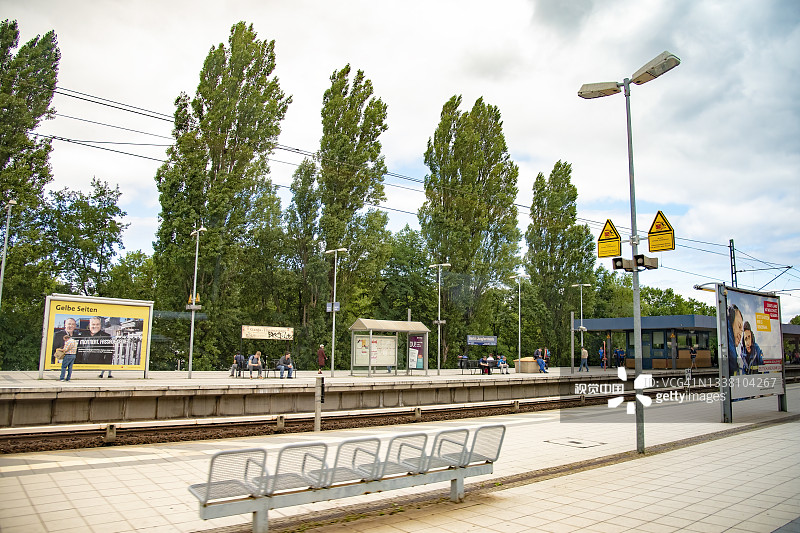 德国柏林少女荒地火车站图片素材