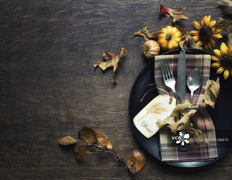 秋季餐桌摆台图片素材