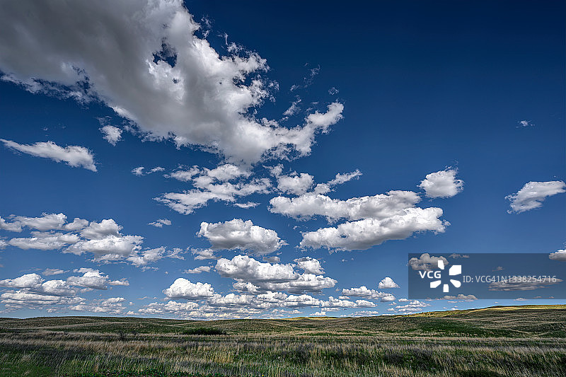 内布拉斯加州瓦伦丁附近尼奥布拉拉堡国家野生动物保护区内布拉斯加沙丘上空的云彩图片素材
